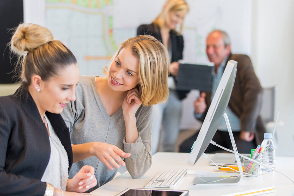 Büro (© iStock.com/nicexray)